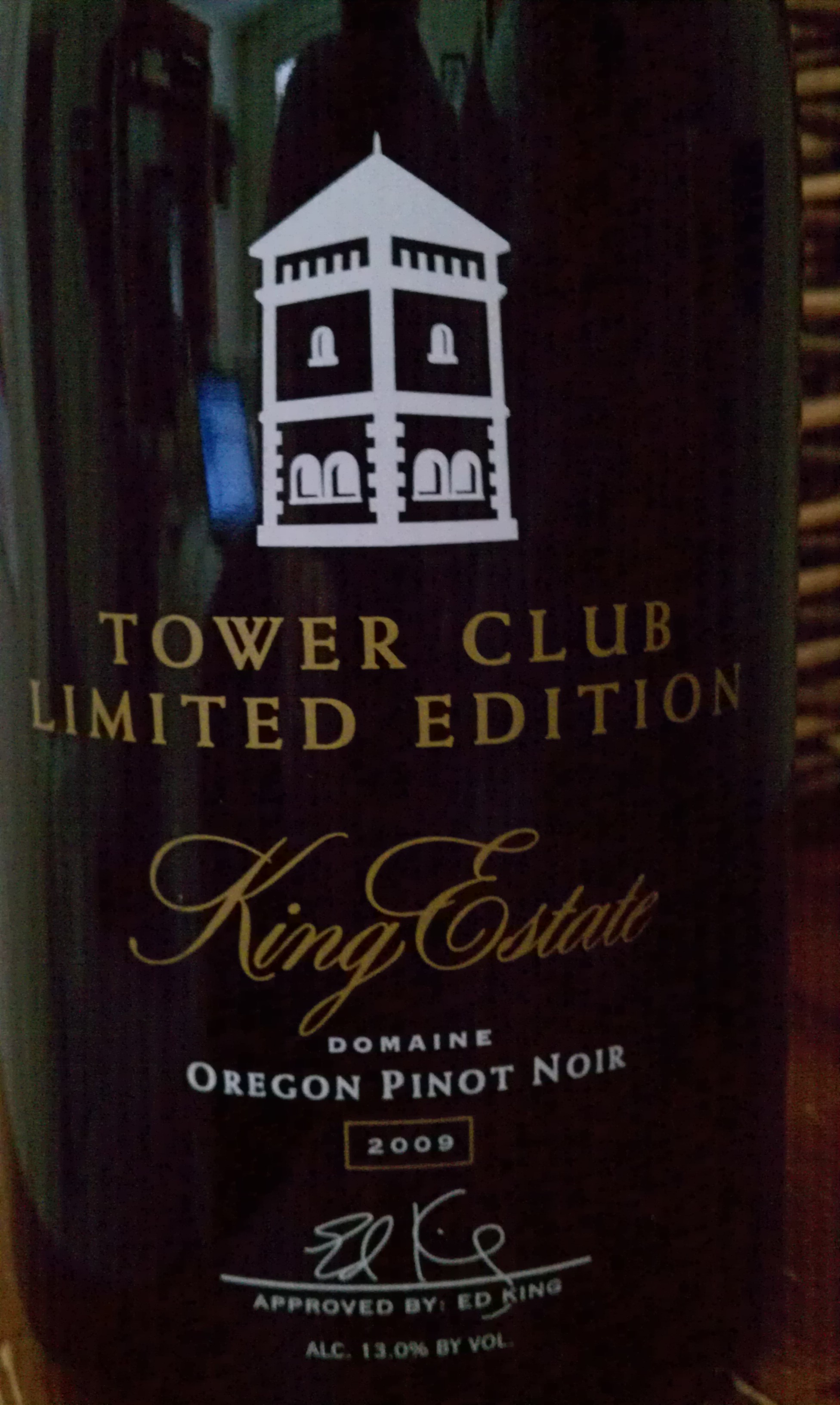 King Estate Domaine Pinot Noir ’09